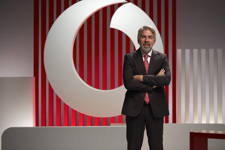 1697268529-hasan-suel-5721-5229 Vodafone 20 Tonu Aşkın Elektronik Atığı Kodlama Sınıfına Dönüştürdü