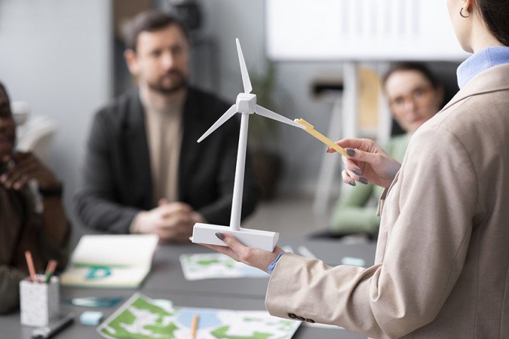 yenilenebilir-enerji-ofiste-toplanti-2 Ofiste yenilenebilir enerji konulu toplantı