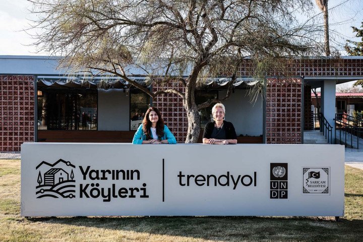 1702715193-Trendyol-Kurumsal-leti-im-Direkt-r-rem-Poyraz-UNDP-T-rkiye-Mukim-Temsilcisi-Louisa-Vinton-2 Yarının Köyleri Projesinde İlk Dijital Merkez Adana