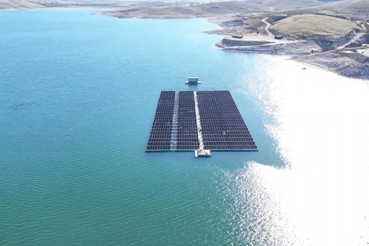 Yuzer-Gunes-Enerjisi-Santrali-2 Yüzer Güneş Enerjisi Santrali