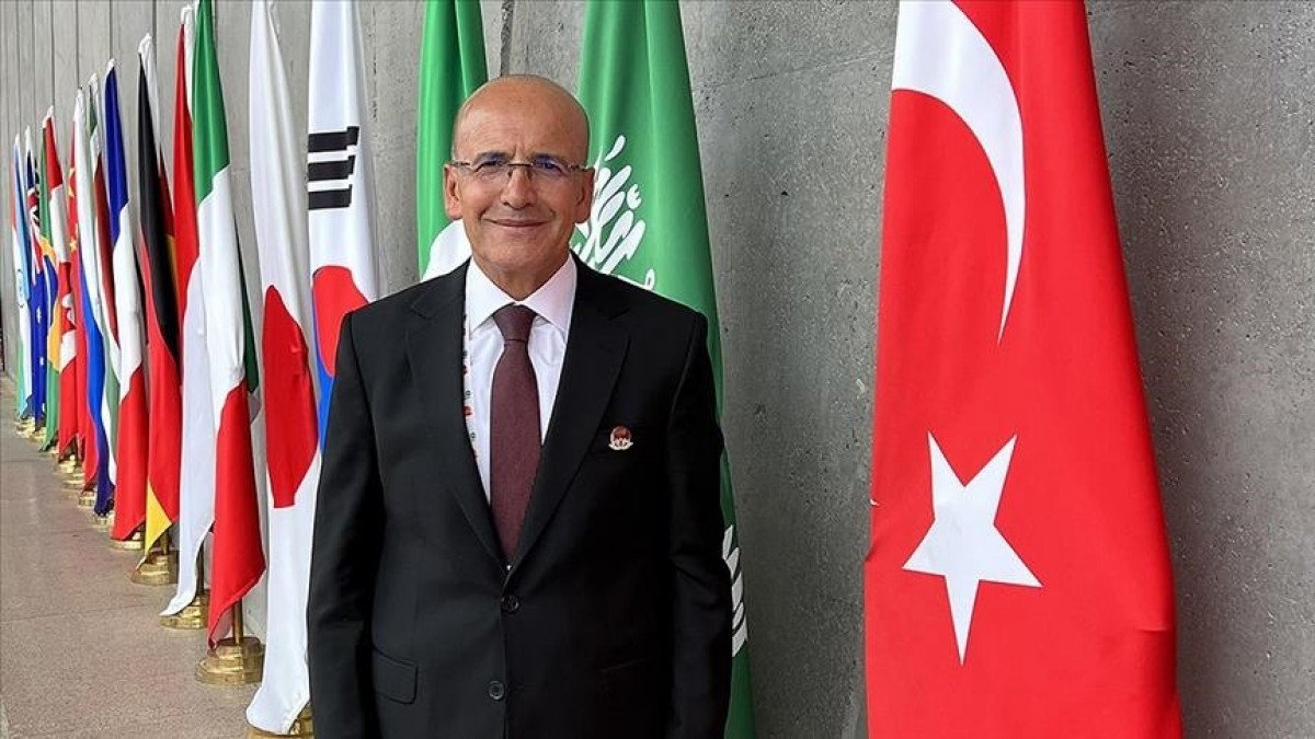 Hazine ve Maliye Bakanı Mehmet Şimşek Hazine ve Maliye Bakanı Mehmet Şimşek