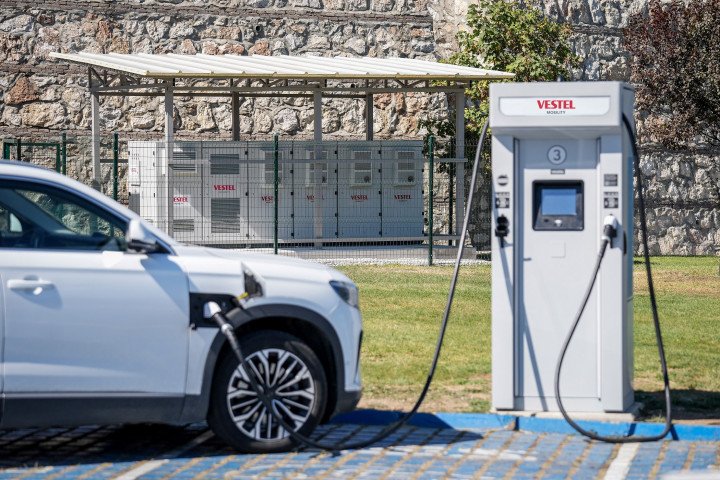 Vestel’den Türkiye’nin ilk  yerli batarya enerji depolama sistemi