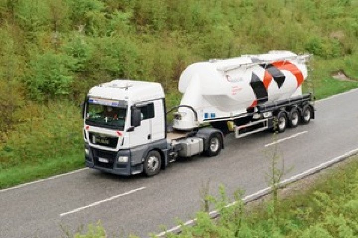 w300-h200-x400-y266-103976540-b6cdc17c1d Çimento taşıyan araç