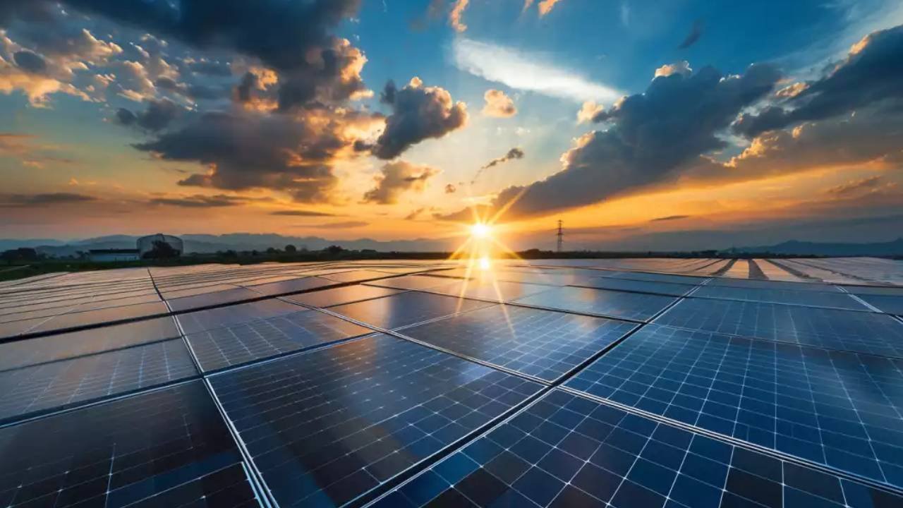 İran'da Yenilenebilir Enerji Kapasitesi 1520 Megavata Yükseldi