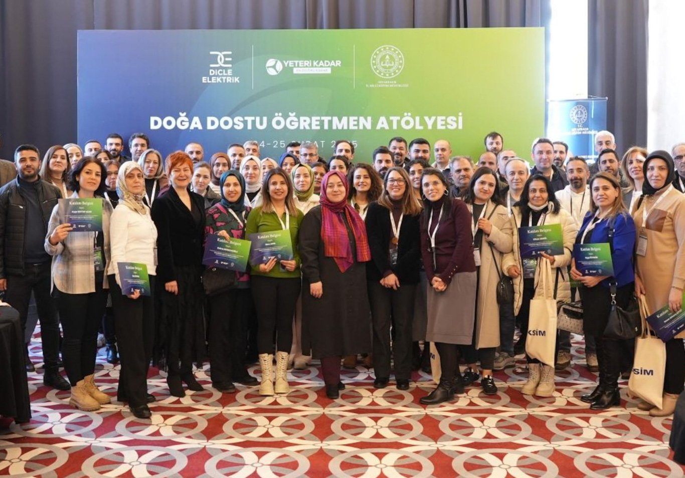 1743070267_Dicle_Elektrik_ve_MEB___den___srafa_Kar_____Ortak_Proje__2__edited Dicle Elektrik, “Yeteri Kadar” sosyal sorumluluk kampanyası kapsamında 120 kişinin katılımıyla 'Doğa Dostu Öğretmen Atölyesi' düzenlendi.