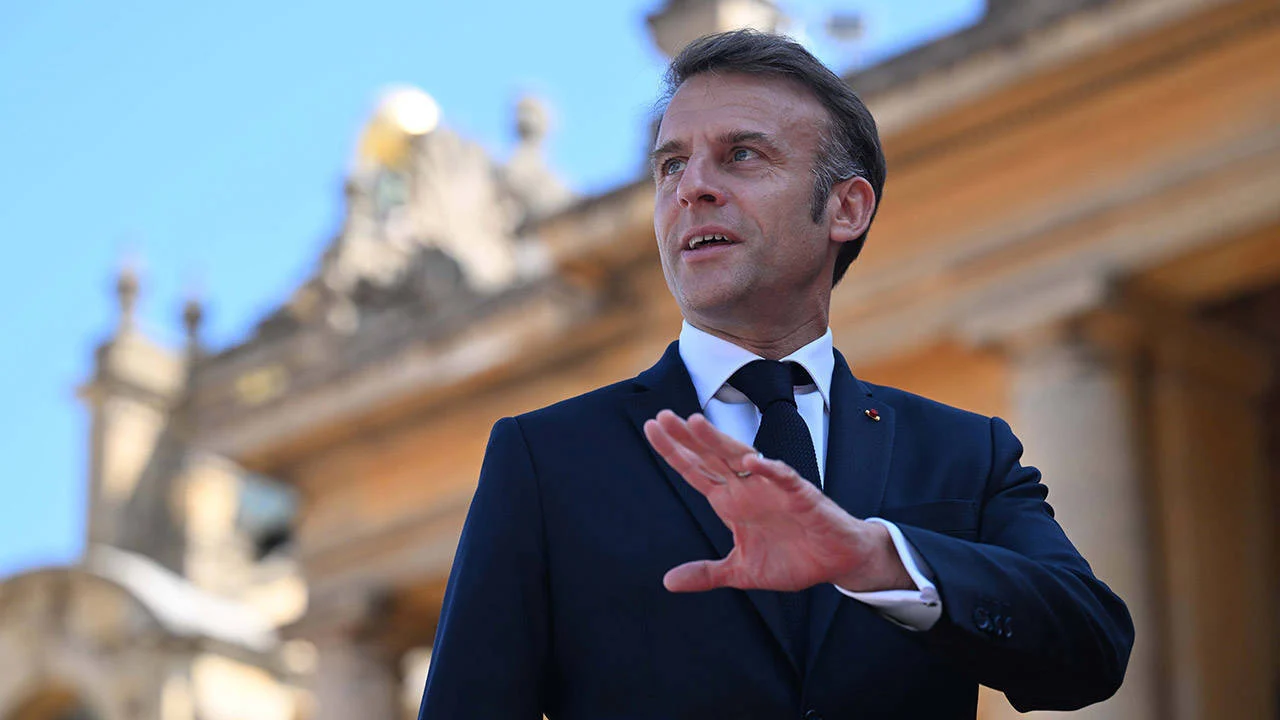 macron Macron
