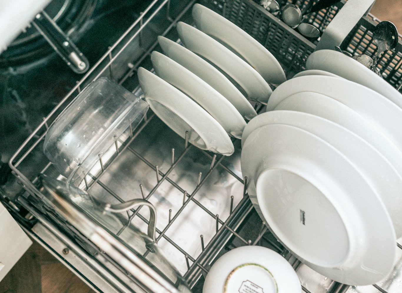 bulaşık makinesinde biriken mikroplastikler sorunu