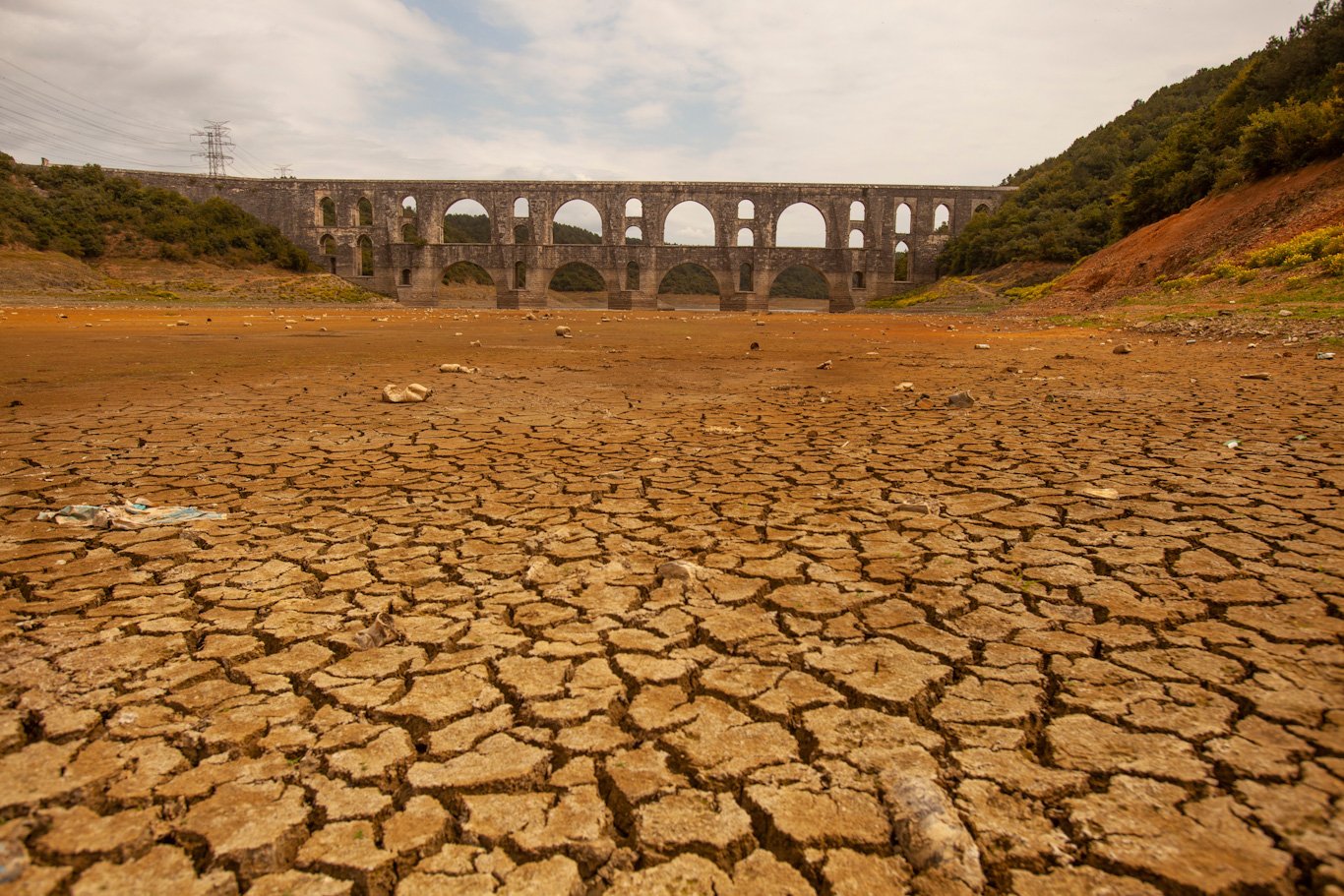 Turkey,,Istanbul,-,2017:,Waterless,Dam,In,A,Dry,And 17 Haziran Dünya Çölleşme ve Kuraklıkla Mücadele Günü