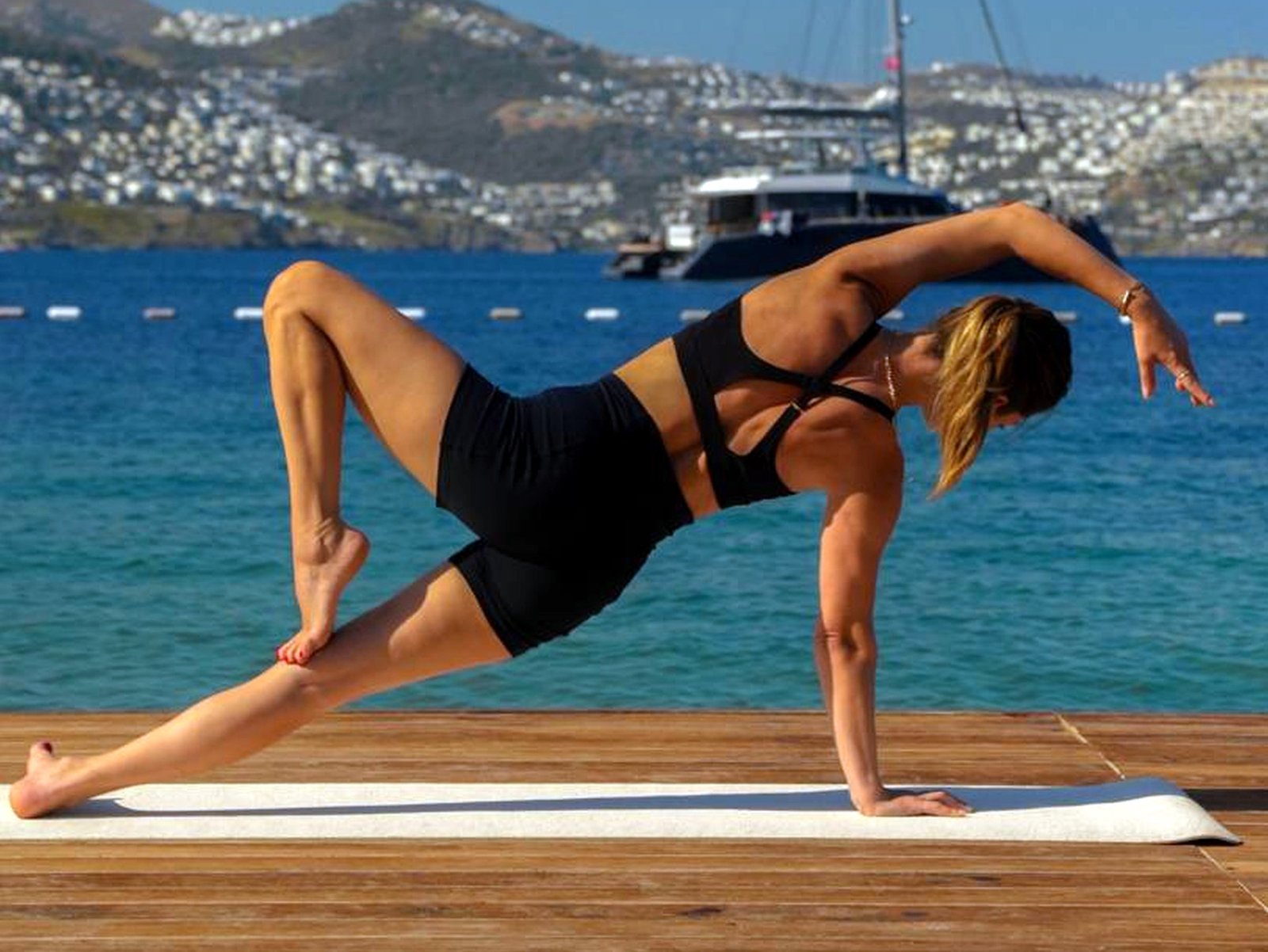 1750226565_Ya__mur_Dereba__2_edited Yağmur Derebağ - Dünya Yoga Günü - Double Tree by Hilton Bodrum