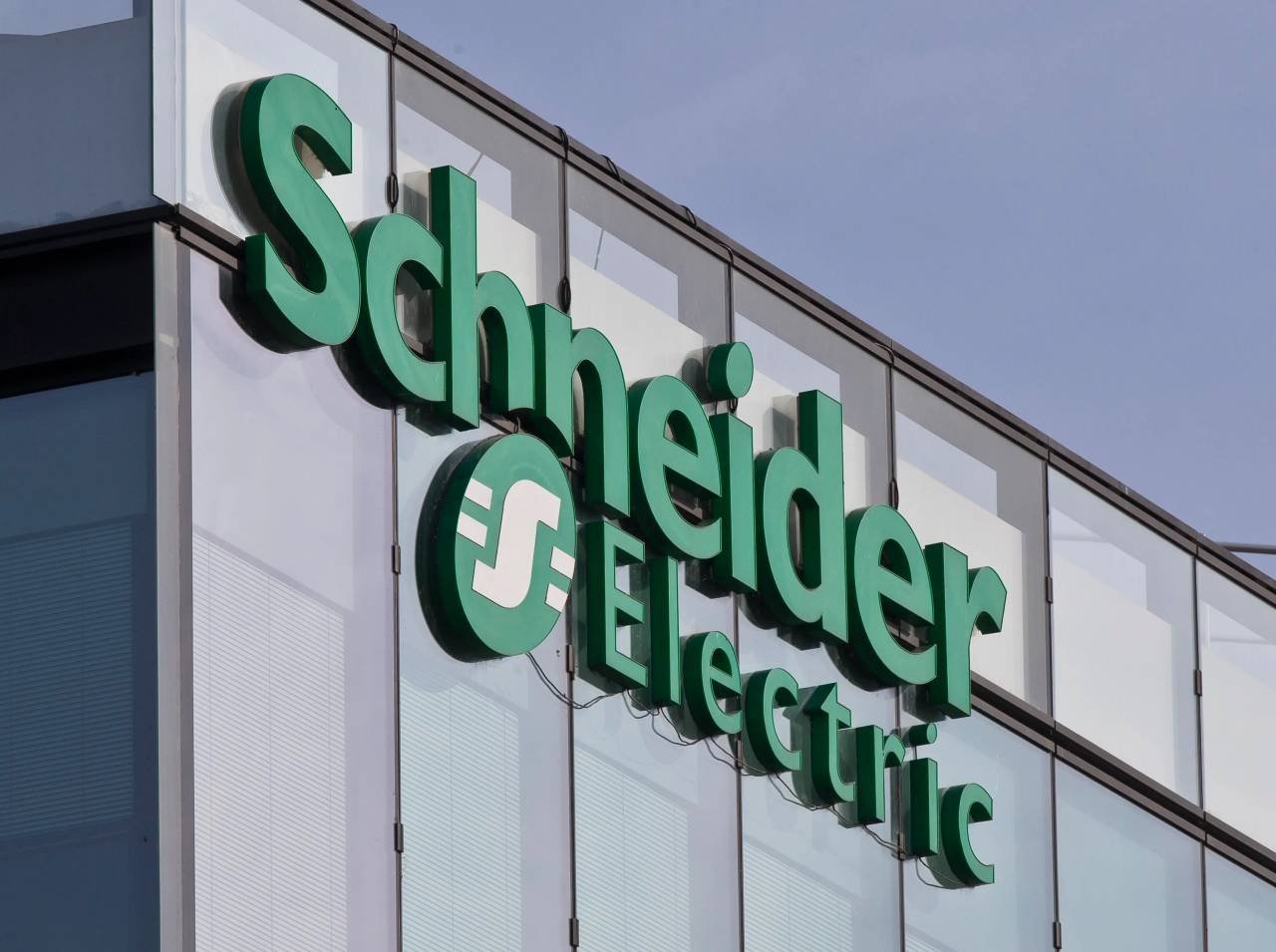 Schneider Electric’ten Karbonsuzlaştırma Atağı