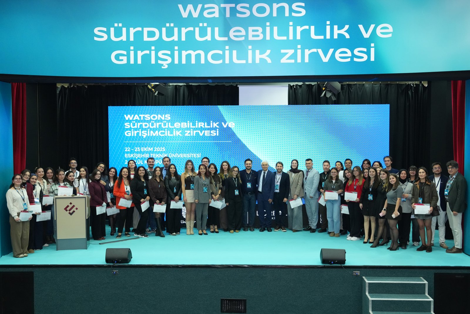 Watsons Surdurulebilirlik ve Girisimcilik Zirvesi (30)-min Geleceğe Yön Verenler Watsons Sürdürülebilirlik ve Girişimcilik Zirvesi'ndeydi