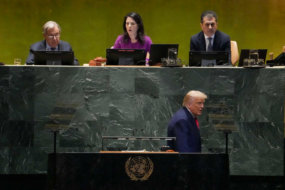 Ve… Trump Sahneyi Terk Etti!