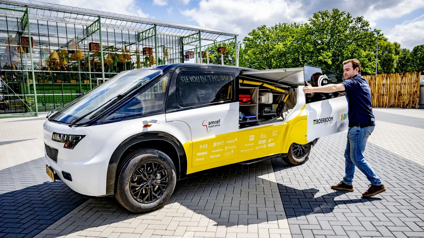 0024bc90-1440 Hollandalı Öğrenciler Güneş Enerjili Ambulans Geliştirdi