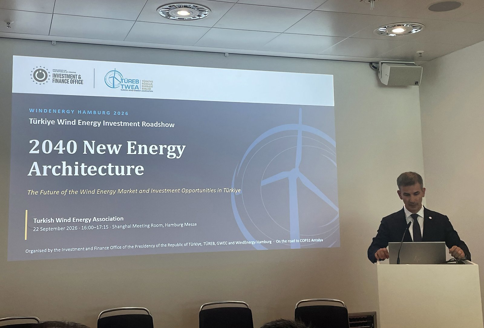 Türkiye'nin yenilenebilir enerjisi hedefleri Hamburg'ta yatırımcılara anlatıldı AA